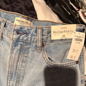 Abercrombie & Fitch Crop High-Rise Wide Leg Jeans - Light Blue Denim